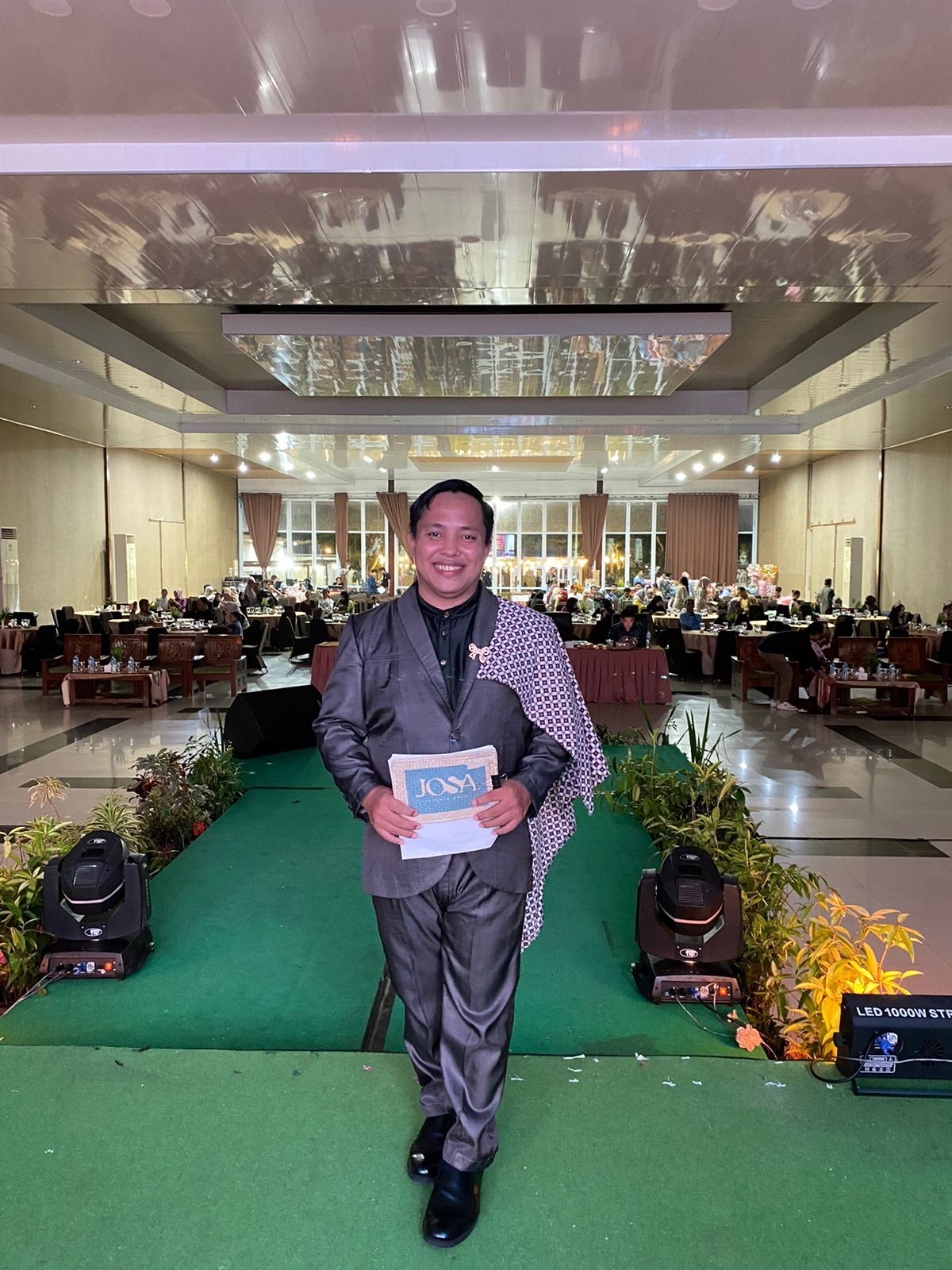 Dosen KPI IAIN SAS Babel Jadi MC Grand Final Puteri Model Hijab Indonesia 2026