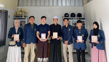 BUKA RUANG SUARA SANTRI, MAHASISWA KPI IAIN SAS BABEL SERAHKAN KOTAK ASPIRASI DI PONPES AL-ISLAM KEMUJA