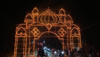 Gemerlap Ribuan Lampu Colok: Tradisi Malam Tujuh Likur Desa Mancung Kembali Memukau Pengunjung.